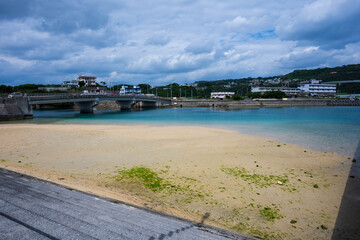 日本の沖縄県南城市の奥武島の美しい風景と美味しい天ぷら