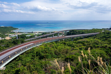 日本の沖縄県のニライカナイ橋の美しい風景