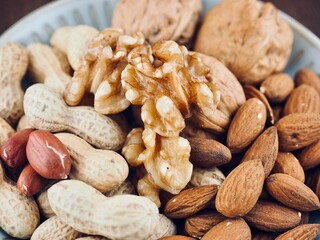 유기농 견과류 호두와 아몬드 그리고 땅콩