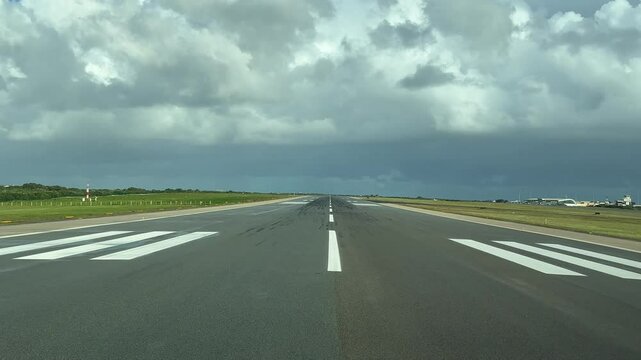 Sarting the takeoff roll through the pilot&rsquo;s eyes from the cockpit of a jet taking off fromt. Immersive pilot&rsquo;s view. 4K 60FPS