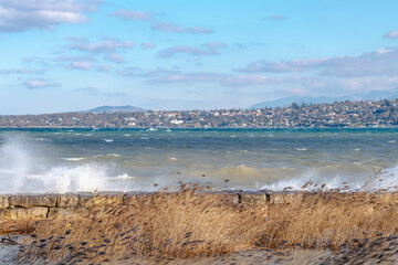 grosse bise hivernale  sur le lac Léman