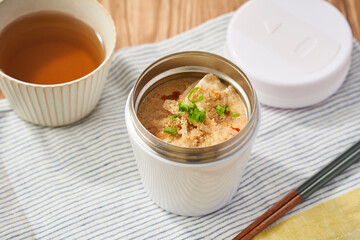 ヘルシーで美味しい豆乳坦々スープ - 冬のダイエットにぴったり