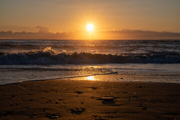 冬の海の日の出