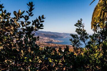 Paisaje con la costa de Tenerife de fondo.