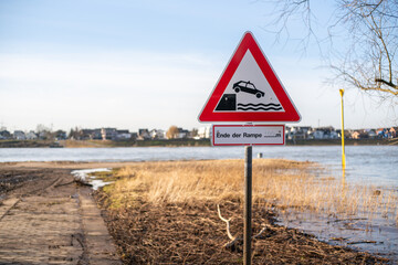 Warnschild Ende der Rampe