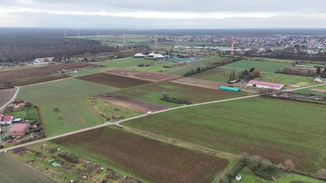 Felder und Biogasanlage bei Darmstadt