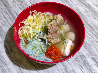 Bakso. Bakso is a very popular food in Indonesia, can be served with tofu and beef bones. Bakso is made from minced beef or chicken mixed with tapioca flour, garlic, and other ingredients.