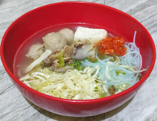Bakso. Bakso is a very popular food in Indonesia, can be served with tofu and beef bones. Bakso is made from minced beef or chicken mixed with tapioca flour, garlic, and other ingredients.