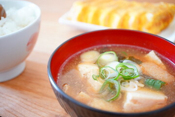 小学5年生の子供が冬休みに家庭科の宿題で作った味噌汁。