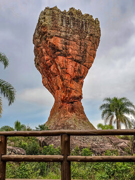 Parque Estadual de Vila Velha, Ponta Grossa, Paran&aacute;! A famosa forma&ccedil;&atilde;o de arenito em formato de Ta&ccedil;a! 