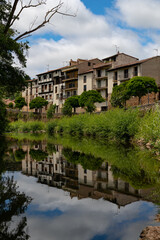Obraz premium View of a river by the side of the old town