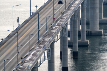 Naklejka premium High-angle view of the bridge on the sea