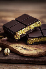 tablette de chocolat Dubaï fourré crème de pistache et kadaïf fait maison
