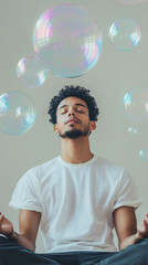 Homme M&eacute;ditant les Yeux Ferm&eacute;s avec des Bulles de Savon Repr&eacute;sentant les Pens&eacute;es dans un Cadre Minimaliste