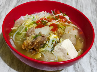 Bakso. Bakso is a very popular food in Indonesia, can be served with tofu and beef bones. Bakso is made from minced beef or chicken mixed with tapioca flour, garlic, and other ingredients.