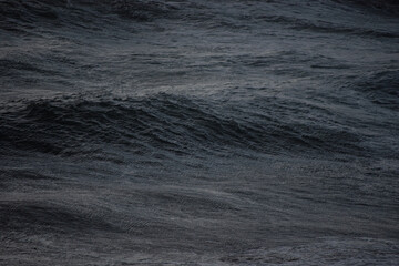 Wasser, Meer, Wellen und Küste in Sardinien