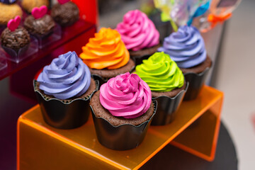 Doces deliciosos e coloridos. Delicious and colorful sweets.
