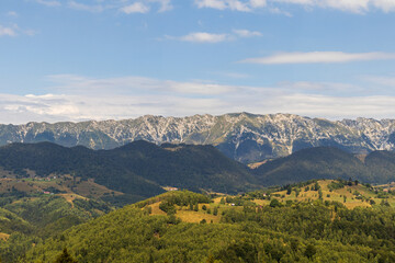 Obraz premium Hiking trail heads up a steep mountain ridge