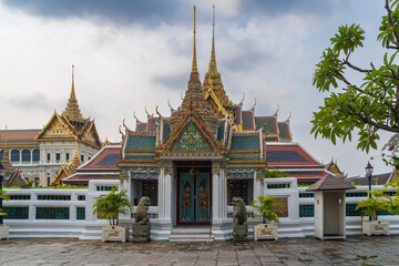 Fototapeta premium Grand Palace and the Temple of the Emerald Buddha - Wat Phra Kaew