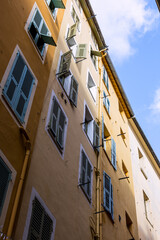 Dans les rues de la vieille ville de Nice en France