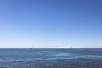 Fototapeta premium Peaceful Ocean Horizon 
