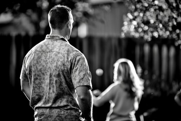 Obraz premium Candid outdoor moment of caucasian adults in black and white