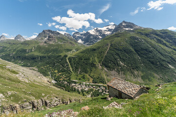 Obraz premium Scenic alpine landscape of Mauriene Valley near Bonneval sur Arc along the road to Col de l'Iseran, France
