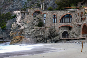 Statua del Gigante Cinque Terre Villages