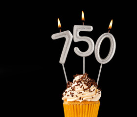 Candles forming the number 750 - Number of views, views or followers.