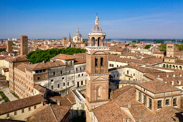 Obraz premium Italy, Mantua. Aerial view of the old town surrounded by lakes