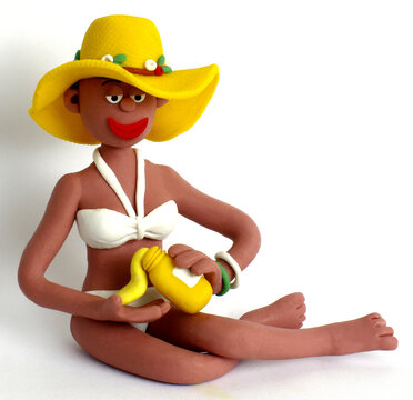 Mujer en la playa. Plastilina