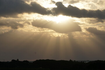 雲から光の筋。天使のはし