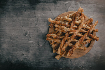Salty and crispy puff pastry with sesame and chia seeds