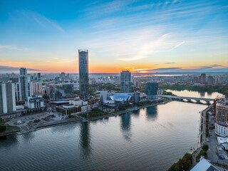Obraz premium Yekaterinburg city and pond aerial panoramic view at summer or early autumn sunset. Night city in the early autumn or summer.