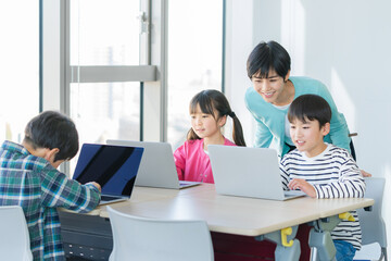 
撮影協力：学校法人電波学園　東京電子専門学校