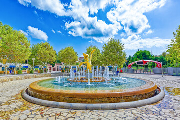 Woody Woodpecker statue in Fontaine.