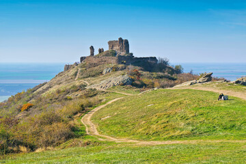Siria Burg Hellburg in Rumänien - the castle ruin Hellburg in Siria in Romania