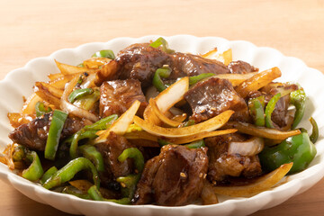 中落ちカルビ（牛肉）オイスターソース炒め