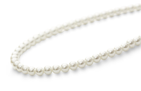 White pearl necklace of one string