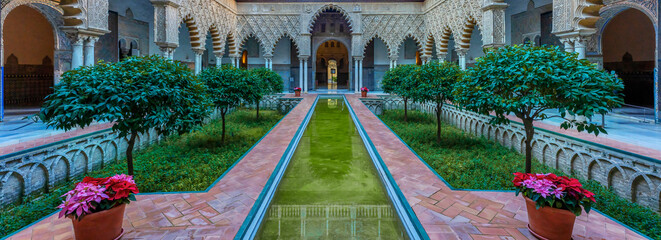 Fototapeta premium Courtyard in the Royal Alcazar of Seville