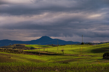 Obraz premium val d'agri, basilicata: spring countryside landscape