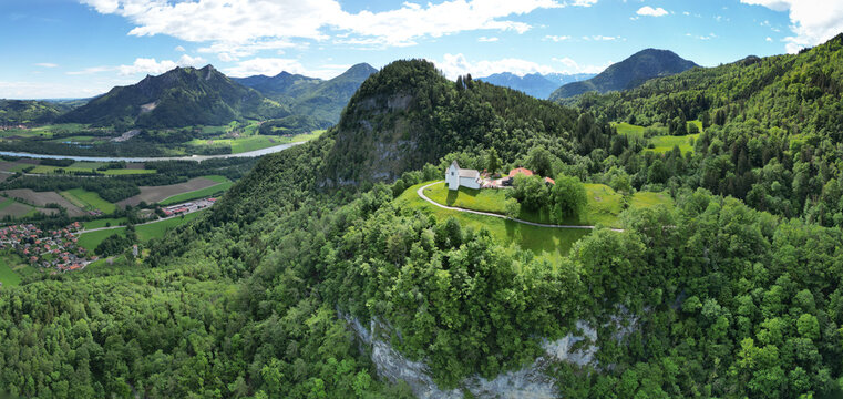 Panorama am Petersbergl im Inntal mit Blick auf den Pendling