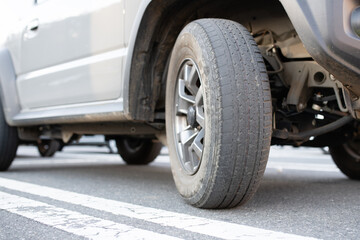 摩耗したタイヤ