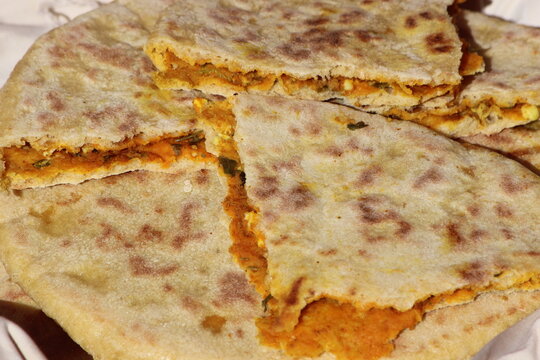 Aghroum ntdount, Aghroum ntadount, traditional berber bread in morocco