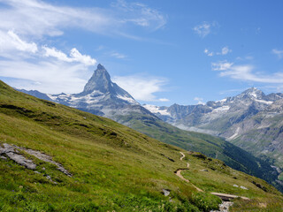  Panoramaweg mit Blick auf das Matterhorn bei Zermatt
