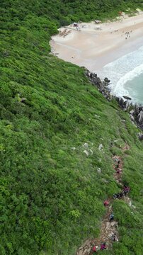Ilha Praia Lagoinha do Leste Para&iacute;so Floripa Parque Florian&oacute;polis Santa Catarina Brazil Corrida Trilha Natureza Areia Mar Vegeta&ccedil;&atilde;o Aventura Esporte Turismo Sol Cen&aacute;rio Caminhada Explora&ccedil;&atilde;o Adrenalina