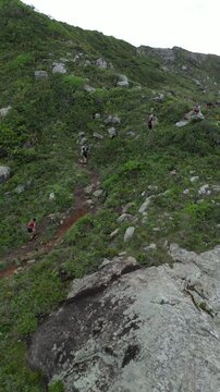 Ilha Praia Lagoinha do Leste Para&iacute;so Floripa Parque Florian&oacute;polis Santa Catarina Brazil Corrida Trilha Natureza Areia Mar Vegeta&ccedil;&atilde;o Aventura Esporte Turismo Sol Cen&aacute;rio Caminhada Explora&ccedil;&atilde;o Adrenalina