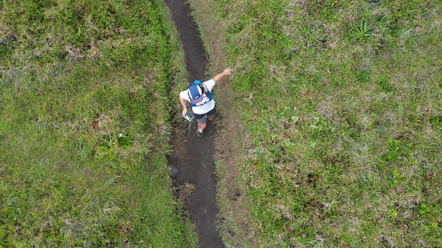 Ilha Praia Lagoinha do Leste Para&iacute;so Floripa Parque Florian&oacute;polis Santa Catarina Brazil Corrida Trilha Natureza Areia Mar Vegeta&ccedil;&atilde;o Aventura Esporte Turismo Sol Cen&aacute;rio Caminhada Explora&ccedil;&atilde;o Adrenalina