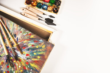 artist palette with paint brushes