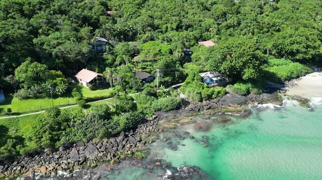 Ilha Praia Lagoinha do Leste Para&iacute;so Floripa Parque Florian&oacute;polis Santa Catarina Brazil Corrida Trilha Natureza Areia Mar Vegeta&ccedil;&atilde;o Aventura Esporte Turismo Sol Cen&aacute;rio Caminhada Explora&ccedil;&atilde;o Adrenalina